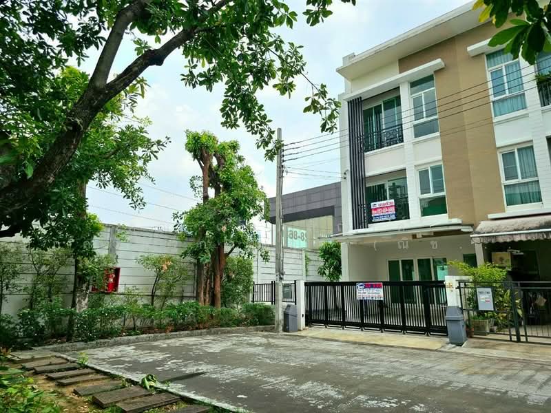 Baan Klang Muang Rama 9 (Motorway), Bangkok, New Bangkok-Chonburi Road, Suan Luang, Bangkok, 3 Bedrooms, 149 sqm, Townhouse For Sale, by คุณ ณัจภสิญาค์ ศุภควัษฐ์กาญกุล (ณิชชา), 500303720 - DDproperty.com