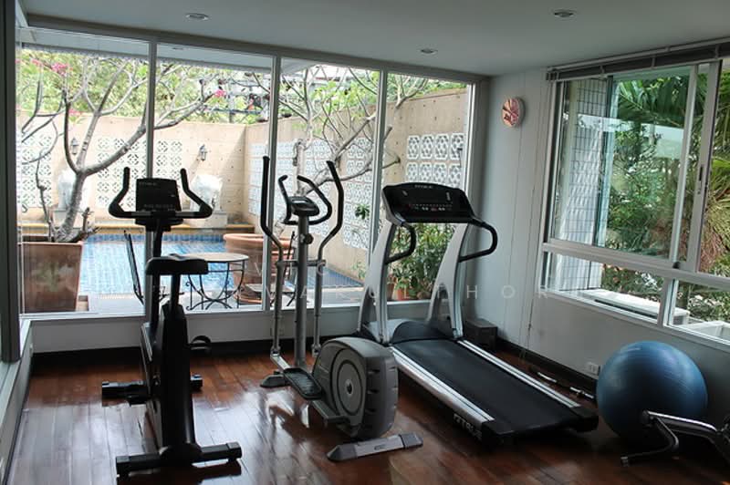 Baan Thirapa, Bangkok, 9 Soi Phra Phinit, Thung Maha Mek, Sathon, Bangkok, 4 Bedrooms, 260 sqm, Apartment For Rent, by Vichai  Annavakulthorn, 500303721 - DDproperty.com