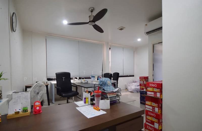 Renting a home office, Ladprao 101 Soi 42, there is a cctv solar cell near the electric train near t, Bangkok, Khlong Chan, Bang Kapi, Bangkok, , 540 sqm, Office Space For Rent, by Tida phanthonglarptawee, 500303733 - DDproperty.com