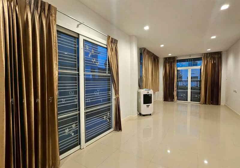 Sena Ville Lamlukka Klong 6, Pathum Thani, Soi Bueng Kham Phroi, Bung Kham Proi, Lam Luk Ka, Pathum Thani, 3 Bedrooms, 151 sqm, Single Detached House For Sale, by คุณ ณัจภสิญาค์ ศุภควัษฐ์กาญกุล (ณิชชา), 500303780 - DDproperty.com