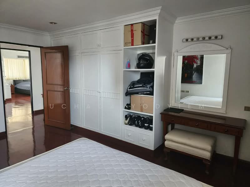 D.S. Tower 1 Sukhumvit 33, Bangkok, Soi Phrom Chit, Khlong Tan Nua, Watthana, Bangkok, 3 Bedrooms, 249 sqm, Condo For Sale, by Suchada Yodyiem, 500303903 - DDproperty.com