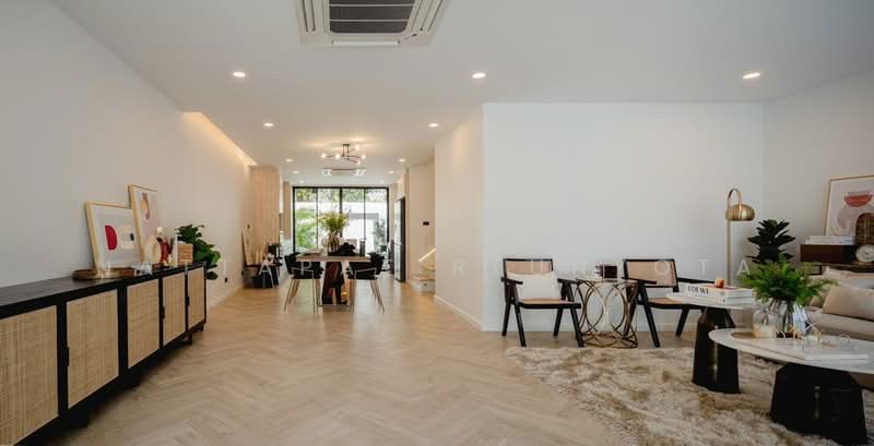 3-BR Townhouse, Bangkok, Khlong Tan Nua, Watthana, Bangkok, 3 Bedrooms, 300 sqm, Townhouse For Sale, by Nattapat Reunyota, 500304042 - DDproperty.com
