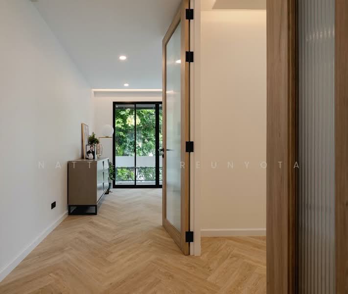3-BR Townhouse, Bangkok, Khlong Tan Nua, Watthana, Bangkok, 3 Bedrooms, 300 sqm, Townhouse For Sale, by Nattapat Reunyota, 500304042 - DDproperty.com