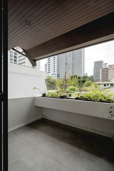 3-BR Townhouse, Bangkok, Khlong Tan Nua, Watthana, Bangkok, 3 Bedrooms, 300 sqm, Townhouse For Sale, by Nattapat Reunyota, 500304042 - DDproperty.com