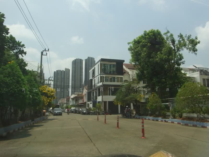 ทาวน์โฮม 2 ชั้น หมู่บ้านมณียาวิลล์ สุขุมวิท101/1 ซอยวชิรธรรมสาธิต12, Bangkok, สุขุมวิท101/1, Bang Na Nuea, Bang Na, Bangkok, 3 Bedrooms, 200 sqm, Townhouse For Sale, by คุณอัมพร ศิริภานุรัตน์, 500304162 - DDproperty.com