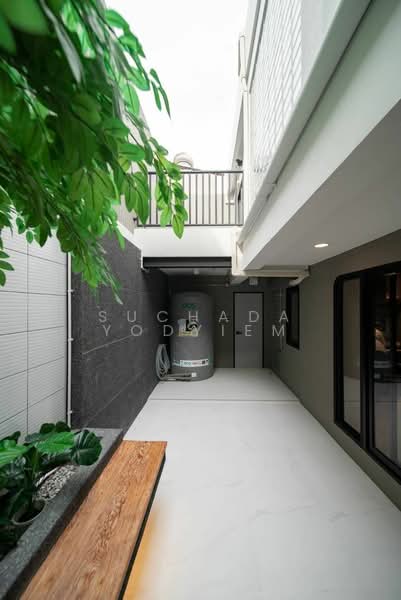 3-BR Townhouse, Bangkok, Khlong Tan Nua, Watthana, Bangkok, 3 Bedrooms, 250 sqm, Townhouse For Sale, by Suchada Yodyiem, 500304195 - DDproperty.com