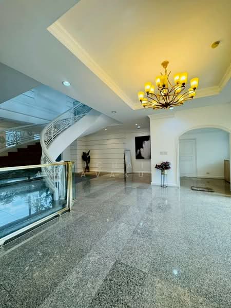 Charan Tower Residences by Aspira, Bangkok, 19 Soi Sukhumvit 43, Khlong Tan Nua, Watthana, Bangkok, 4 Bedrooms, 680 sqm, Apartment For Rent, by Vichai Annavakulthorn, 500304235 - DDproperty.com
