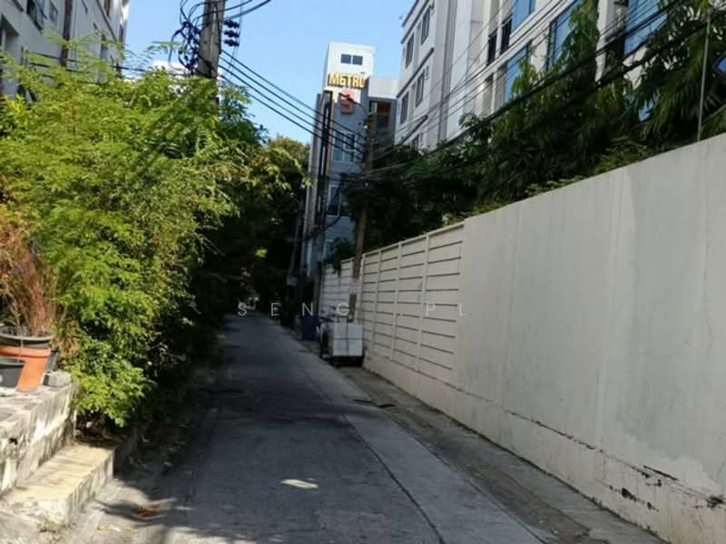 ให้เช่าบ้าน 2.5 ชั้น ย่านรัชดาภิเษก ซอย3 หลังสถานฑูตจีน ใกล้ MRT, กรุงเทพ, ดินแดง, ดินแดง, กรุงเทพ, 150 ตร.ม., ทาวน์เฮ้าส์ ให้เช่า, โดย Seng .PL, 500304262 - DDproperty.com