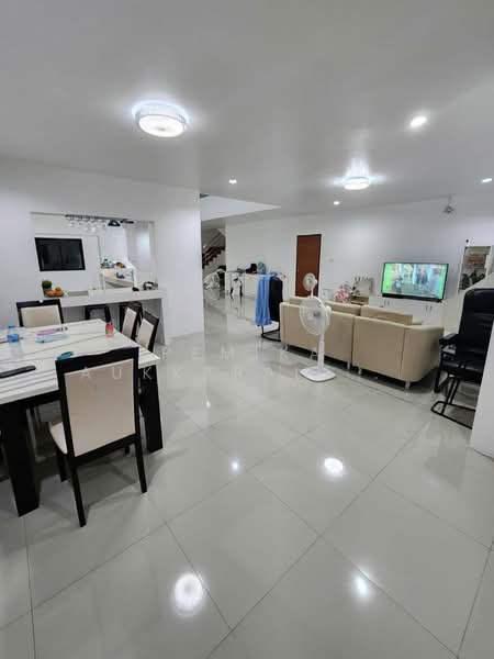 3-BR House, Bangkok, Praborommaharatchawang, Phra Nakhon, Bangkok, 3 Bedrooms, 390 sqm, Single Detached House For Sale, by Pemika Aukkaraleekul, 500304305 - DDproperty.com