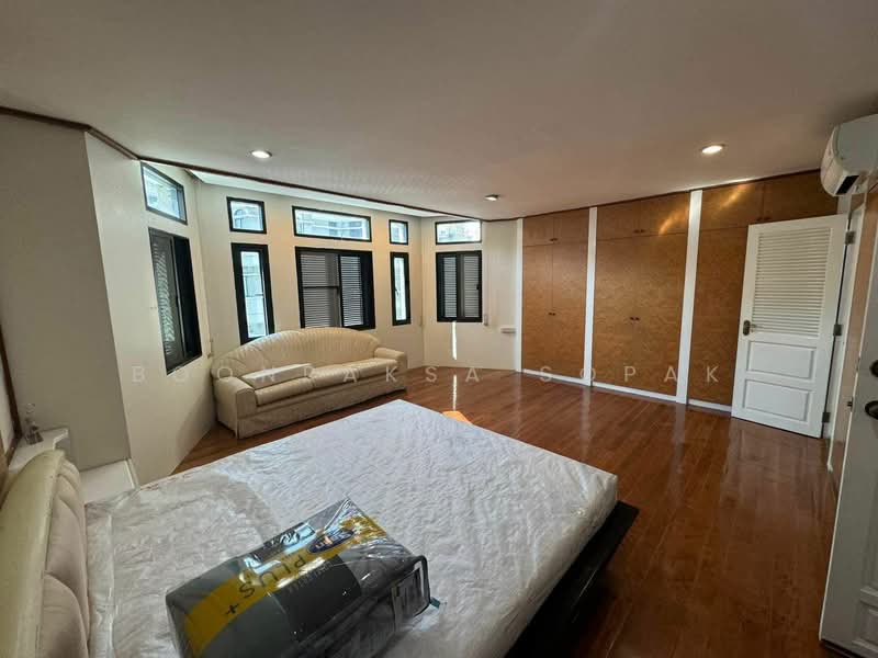 Moo Baan Chicha Castle, Bangkok, Sukhumvit 31, Khlongtoei Nua, Watthana, Bangkok, 3 Bedrooms, 350 sqm, Townhouse For Rent, by Boonraksa Sopak, 500304366 - DDproperty.com