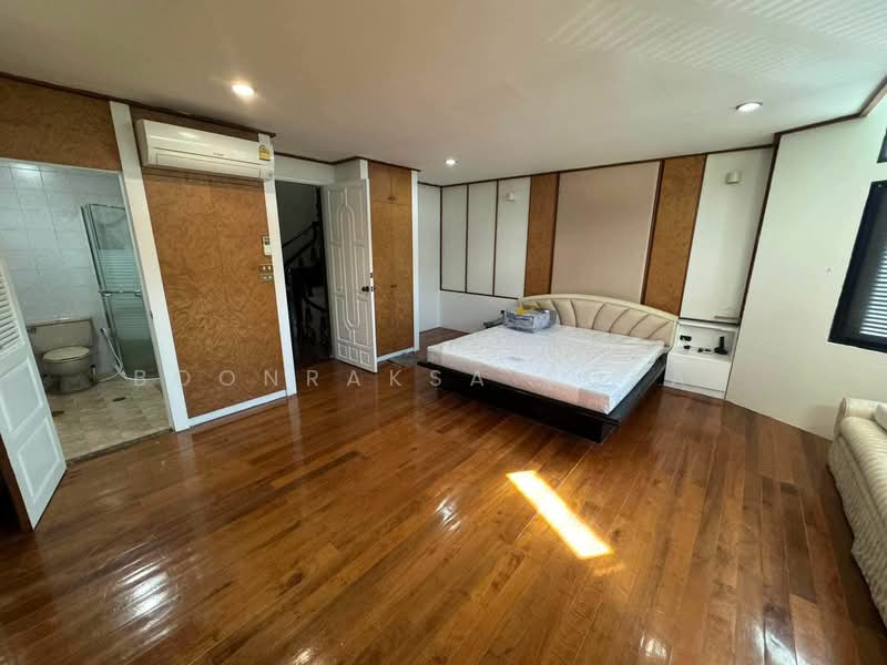 Moo Baan Chicha Castle, Bangkok, Sukhumvit 31, Khlongtoei Nua, Watthana, Bangkok, 3 Bedrooms, 350 sqm, Townhouse For Rent, by Boonraksa Sopak, 500304366 - DDproperty.com