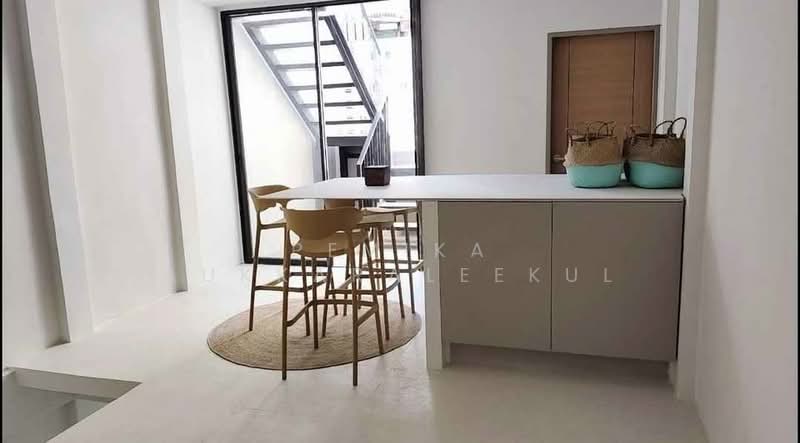 4-BR Townhouse, Bangkok, Bang Chak, Phra Khanong, Bangkok, 4 Bedrooms, 200 sqm, Townhouse For Sale, by Pemika Aukkaraleekul, 500304445 - DDproperty.com