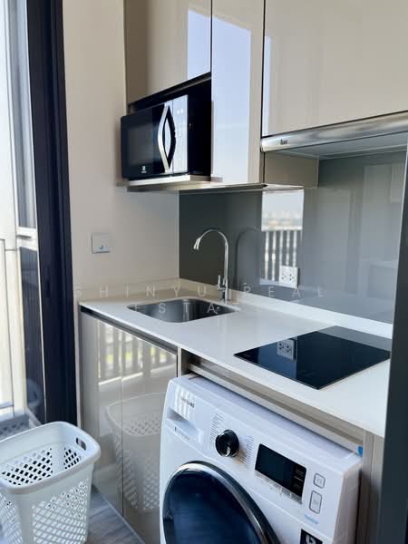 Whizdom Essence, Bangkok, 5 Piyabutr 1 Alley, Bang Chak, Phra Khanong, Bangkok, 1 Bedroom, 35 sqm, Condo For Rent, by Shinyu Real Estate, 500304672 - DDproperty.com