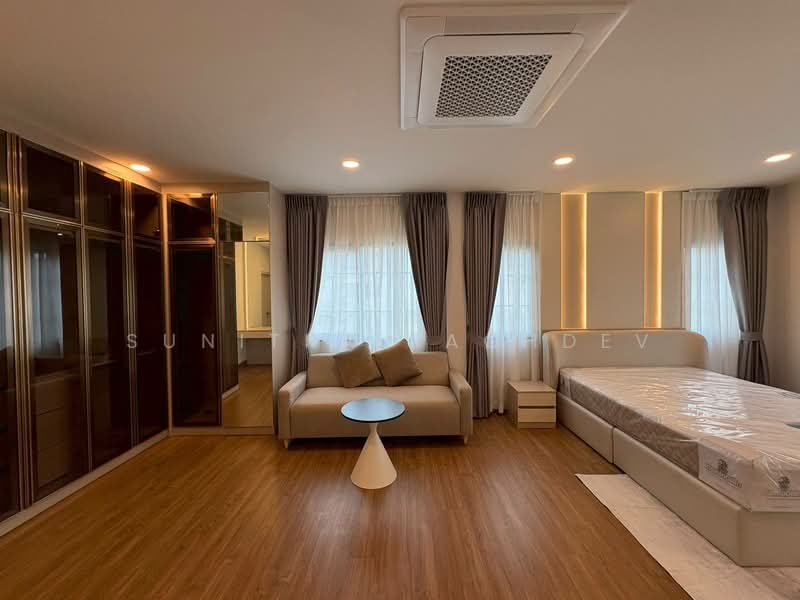 Centro Bangna, Samut Prakan, 111 Soi 3, Bang Kaeo, Bang Plee, Samut Prakan, 4 Bedrooms, 303 sqm, Single Detached House For Rent, by Sunitra Sachdev, 500304787 - DDproperty.com