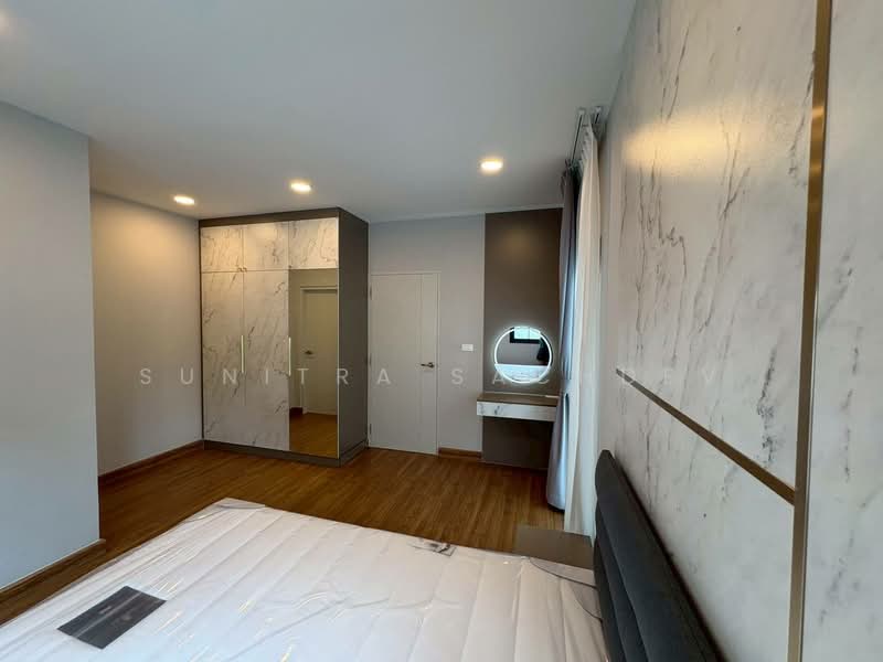 Centro Bangna, Samut Prakan, 111 Soi 3, Bang Kaeo, Bang Plee, Samut Prakan, 4 Bedrooms, 303 sqm, Single Detached House For Rent, by Sunitra Sachdev, 500304787 - DDproperty.com