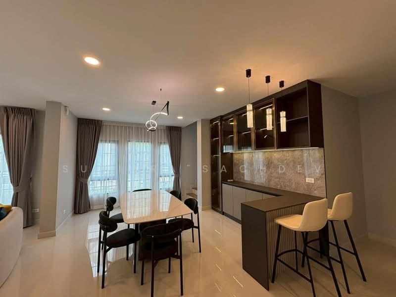 Centro Bangna, Samut Prakan, 111 Soi 3, Bang Kaeo, Bang Plee, Samut Prakan, 4 Bedrooms, 303 sqm, Single Detached House For Rent, by Sunitra Sachdev, 500304787 - DDproperty.com