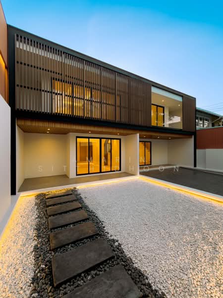 Minimal Modern Luxury Twin House, Bangkok, On Nut, Suan Luang, Bangkok, 4 Bedrooms, 280 sqm, Semi-Detached House (Twin House) For Sale, by Amarin Sitthidhoon, 500304826 - DDproperty.com