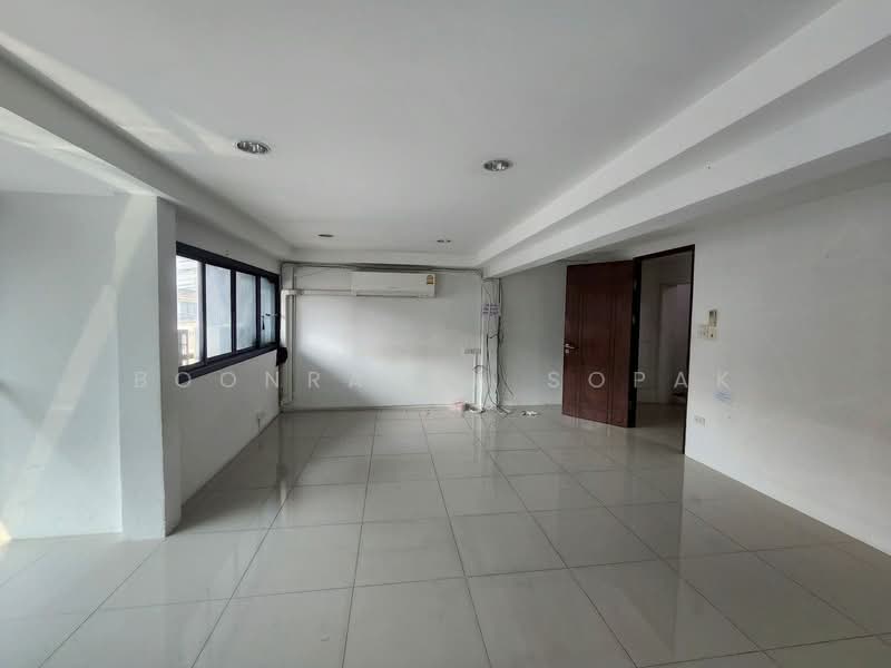 undefined, Bangkok, Khong Tan, Khlong Toei, Bangkok, 4 Bedrooms, 250 sqm, Single Detached House For Rent, by Boonraksa Sopak, 500304842 - DDproperty.com