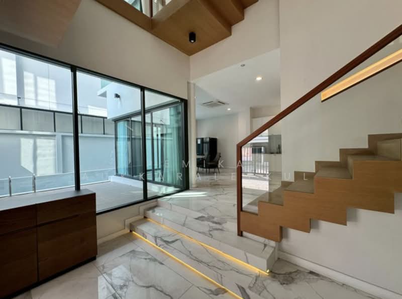The Glamor Ekkamai – Praditmanutham, Bangkok, Soi Praditmanutham 8, Khlong Chaokhun Sing, Wang Thonglang, Bangkok, 3 Bedrooms, 412 sqm, Single Detached House For Sale, by Pemika Aukkaraleekul, 500304906 - DDproperty.com