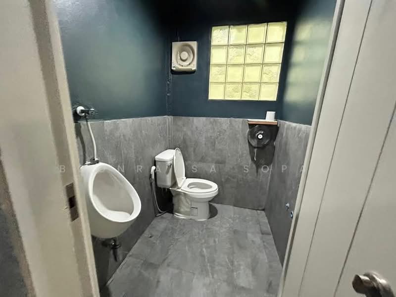3-BR Townhouse, Bangkok, Thung Maha Mek, Sathon, Bangkok, 3 Bedrooms, 250 sqm, Townhouse For Rent, by Boonraksa Sopak, 500305008 - DDproperty.com