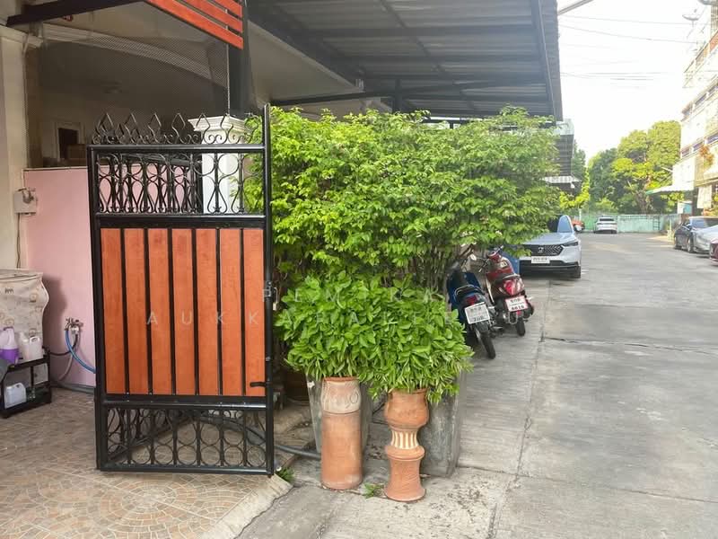 4-BR Townhouse, Bangkok, Chom Thong, Bangkok, 4 Bedrooms, 325 sqm, Townhouse For Sale, by Pemika Aukkaraleekul, 500305043 - DDproperty.com