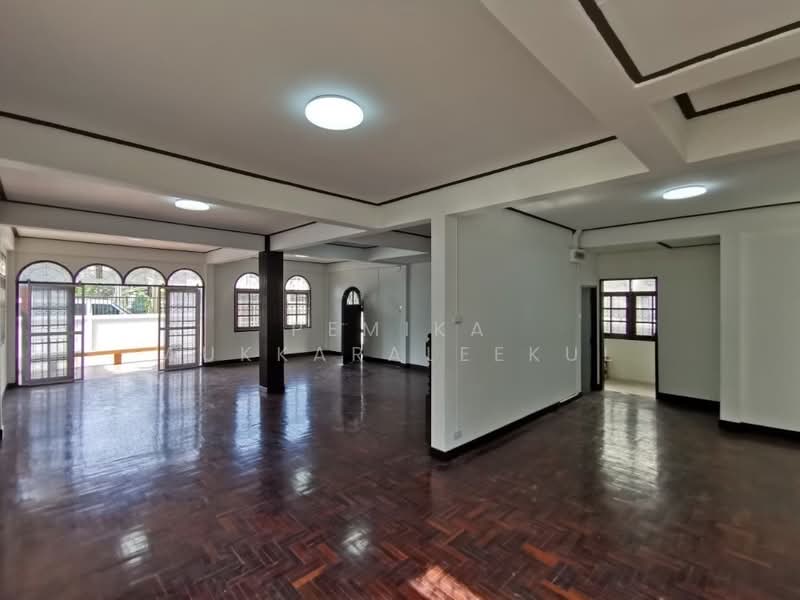 4-BR House, Bangkok, Saphan Song, Wang Thonglang, Bangkok, 4 Bedrooms, 325 sqm, Single Detached House For Sale, by Pemika Aukkaraleekul, 500305079 - DDproperty.com