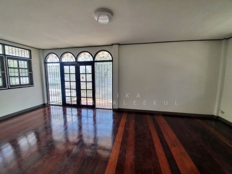 บ้าน 4-ห้องนอน, กรุงเทพ, สะพานสอง, วังทองหลาง, กรุงเทพ, 325 ตร.ม., บ้านเดี่ยว ขาย, โดย Pemika Aukkaraleekul, 500305079 - DDproperty.com
