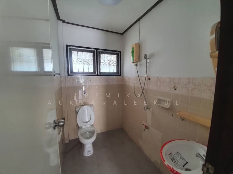 4-BR House, Bangkok, Saphan Song, Wang Thonglang, Bangkok, 4 Bedrooms, 325 sqm, Single Detached House For Sale, by Pemika Aukkaraleekul, 500305079 - DDproperty.com