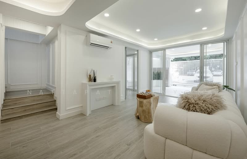 4-BR Townhouse, Bangkok, Khlong Tan Nua, Watthana, Bangkok, 4 Bedrooms, 250 sqm, Townhouse For Sale, by Nattapat Reunyota, 500305118 - DDproperty.com