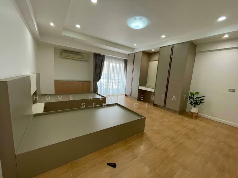 Royal Park Condominium, Bangkok, 41 Soi Phahonyothin 8, Samsen Nai, Phaya Thai, Bangkok, 2 Bedrooms, 220 sqm, Condo For Sale, by HOME Real Estate Service, 500305193 - DDproperty.com