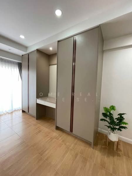 Royal Park Condominium, Bangkok, 41 Soi Phahonyothin 8, Samsen Nai, Phaya Thai, Bangkok, 2 Bedrooms, 220 sqm, Condo For Sale, by HOME Real Estate Service, 500305193 - DDproperty.com