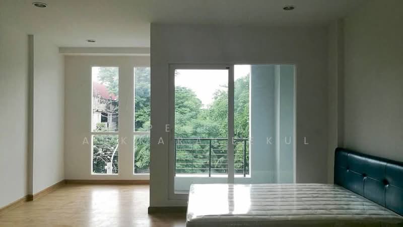 Baan Klang Muang S-Sense Rama 9-Ladprao : บ้านกลางเมือง เอสเซ้นส์ พระราม 9-ลาดพร้าว, กรุงเทพ, ซอยลาดพร้าว 84 ถนนลาดพร้าว, วังทองหลาง, วังทองหลาง, กรุงเทพ, 180 ตร.ม., ทาวน์เฮ้าส์ ขาย, โดย Pemika Aukkaraleekul, 500305465 - DDproperty.com