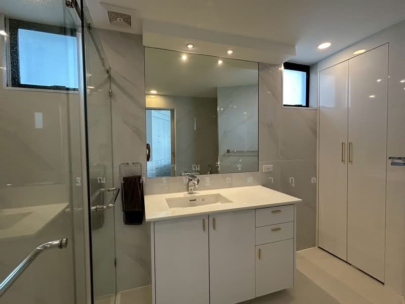 President Park Sukhumvit 24, Bangkok, 99 Sukhumvit 24 Alley, Khlongtoei Nua, Watthana, Bangkok, 3 Bedrooms, 260 sqm, Condo For Sale, by Tharnavee Tharnasetthadakul, 500305745 - DDproperty.com