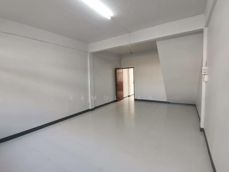 KTR: ให้เช่าอาคารติดถนนลาดพร้าว ทำเลดี 5 ชั้น ใกล้รถไฟฟ้าสถานีลาดพร้าว 71 เพียง 2 นาที, กรุงเทพ, ลาดพร้าว, วังทองหลาง, กรุงเทพ, 228 ตร.ม., ตึกแถว-อาคารพาณิชย์ ให้เช่า, โดย Kamolwan, 500305793 - DDproperty.com