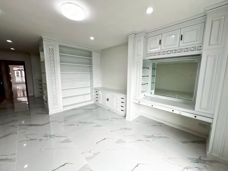 Yenakart Residence, Bangkok, 3 Soi Prasat Suk, Chong Nonsi, Yan Nawa, Bangkok, 4 Bedrooms, 450 sqm, Townhouse For Rent, by Kay Tippayanet, 500306068 - DDproperty.com