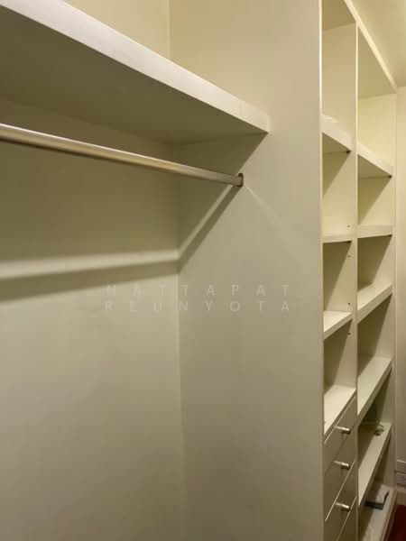 Baan Suanpetch, Bangkok, 18 Soi Sukhumvit 39, Khlong Tan Nua, Watthana, Bangkok, 2 Bedrooms, 132 sqm, Condo For Sale, by Nattapat Reunyota, 500306114 - DDproperty.com