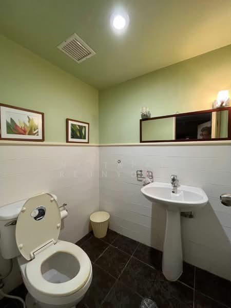 Baan Suanpetch, Bangkok, 18 Soi Sukhumvit 39, Khlong Tan Nua, Watthana, Bangkok, 2 Bedrooms, 132 sqm, Condo For Sale, by Nattapat Reunyota, 500306114 - DDproperty.com