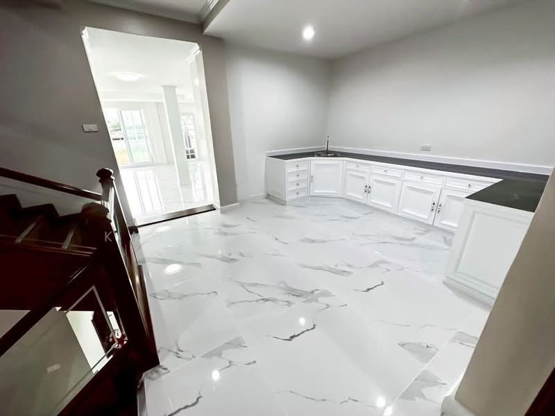 Townhouse 11/10 - Sukhumvit 43, Bangkok, Khlong Tan Nua, Watthana, Bangkok, 4 Bedrooms, 200 sqm, Townhouse For Rent, by Kay Tippayanet, 500306124 - DDproperty.com