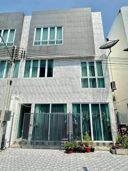 ให้เช่าทาวน์โฮมหรู 3 ชั้น หนองไม้แดง ใกล้ นิคมอมตะชลบุรี, Chon Buri (Pattaya), Nong Mai Daeng, Muang Chon Buri, Chon Buri (Pattaya), 4 Bedrooms, 150 sqm, Townhouse For Rent, by Dusit Saengfa, 500306354 - DDproperty.com