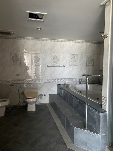 Lake Avenue Sukhumvit 16, Bangkok, Soi Sammitr Sukhumvit Road, Khlong Tan Nua, Watthana, Bangkok, 4 Bedrooms, 474 sqm, Condo For Sale, by Anthea Khwanngam, 500306423 - DDproperty.com