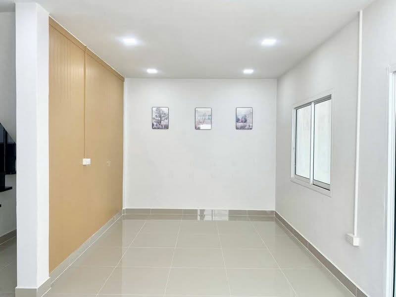 หมู่บ้านลภาวัน 1, Nonthaburi, Bang Rak Pattana, Bang Bua Thong, Nonthaburi, 4 Bedrooms, 140 sqm, Townhouse For Sale, by สรภพ ยอดไชย (สีฝุ่น), 500306497 - DDproperty.com