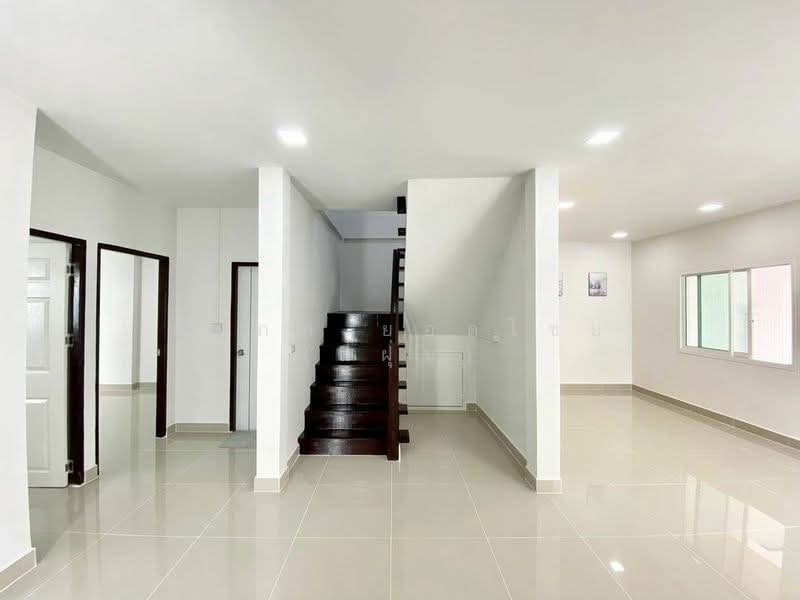 หมู่บ้านลภาวัน 1, Nonthaburi, Bang Rak Pattana, Bang Bua Thong, Nonthaburi, 4 Bedrooms, 140 sqm, Townhouse For Sale, by สรภพ ยอดไชย (สีฝุ่น), 500306497 - DDproperty.com