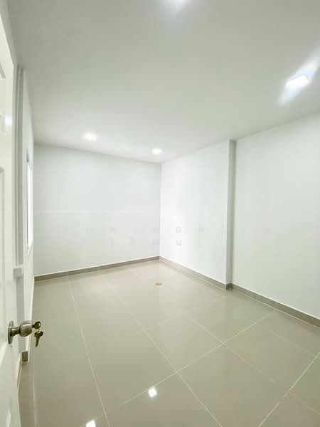 หมู่บ้านลภาวัน 1, Nonthaburi, Bang Rak Pattana, Bang Bua Thong, Nonthaburi, 4 Bedrooms, 140 sqm, Townhouse For Sale, by สรภพ ยอดไชย (สีฝุ่น), 500306497 - DDproperty.com
