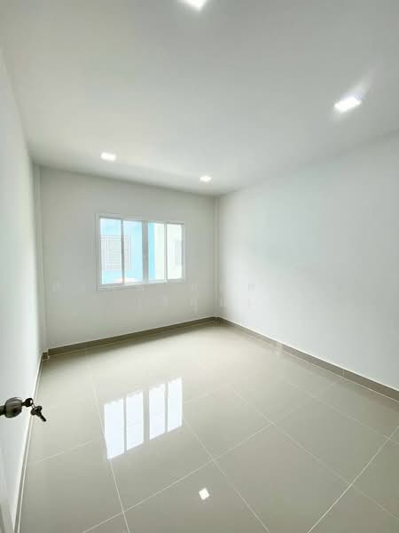หมู่บ้านลภาวัน 1, Nonthaburi, Bang Rak Pattana, Bang Bua Thong, Nonthaburi, 4 Bedrooms, 140 sqm, Townhouse For Sale, by สรภพ ยอดไชย (สีฝุ่น), 500306497 - DDproperty.com