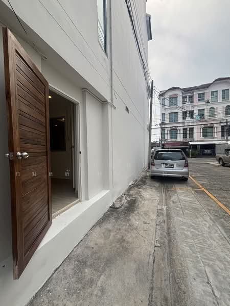 Baan Klang Muang S-Sense Rama 9-Ladprao : บ้านกลางเมือง เอสเซ้นส์ พระราม 9-ลาดพร้าว, กรุงเทพ, ซอยลาดพร้าว 84 ถนนลาดพร้าว, วังทองหลาง, กรุงเทพ, 260 ตร.ม., ทาวน์เฮ้าส์ ขาย, โดย (หนุ่ย) กมลลักษณ์ สัมพันธรัตน์, 500306758 - DDproperty.com