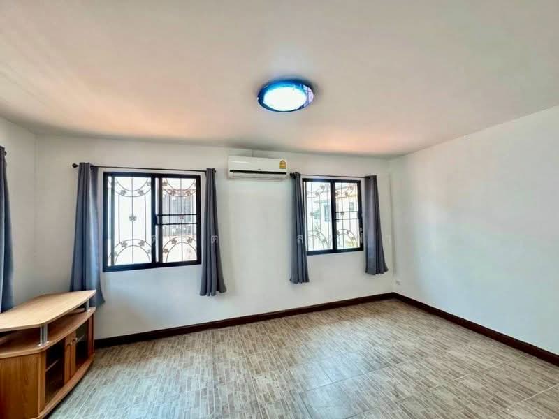ให้เช่าบ้านแฝด ม.คันทรีปาร์ค2 เลี่ยงหนองมน ชลบุรี, Chon Buri (Pattaya), Huai Kapi, Muang Chon Buri, Chon Buri (Pattaya), 2 Bedrooms, 85 sqm, Semi-Detached House (Twin House) For Rent, by Dusit Saengfa, 500306768 - DDproperty.com