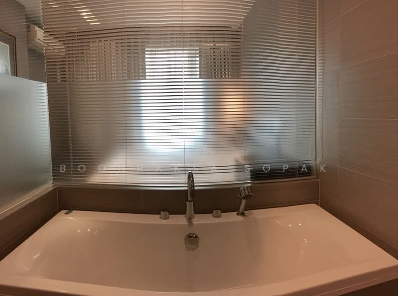 Siri At Sukhumvit, Bangkok, 902 Sukhumvit Road, Phra Kanong, Khlong Toei, Bangkok, 2 Bedrooms, 70 sqm, Condo For Rent, by Boonraksa Sopak, 500307185 - DDproperty.com