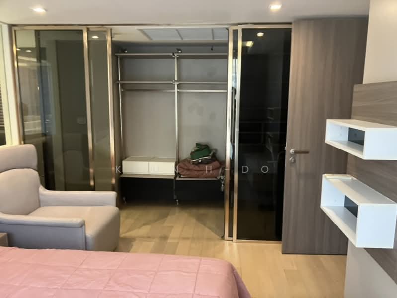 Urbitia Thonglor, Bangkok, 19 Soi Sukhumvit 36 Thonglor Road, Phra Kanong, Khlong Toei, Bangkok, 2 Bedrooms, 65 sqm, Condo For Sale, by KHUN H-DO, 500307241 - DDproperty.com