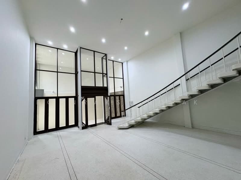 4-BR Townhouse, Bangkok, Rong Muang, Pathum Wan, Bangkok, 4 Bedrooms, 1,000 sqm, Townhouse For Rent, by Boonraksa Sopak, 500307293 - DDproperty.com