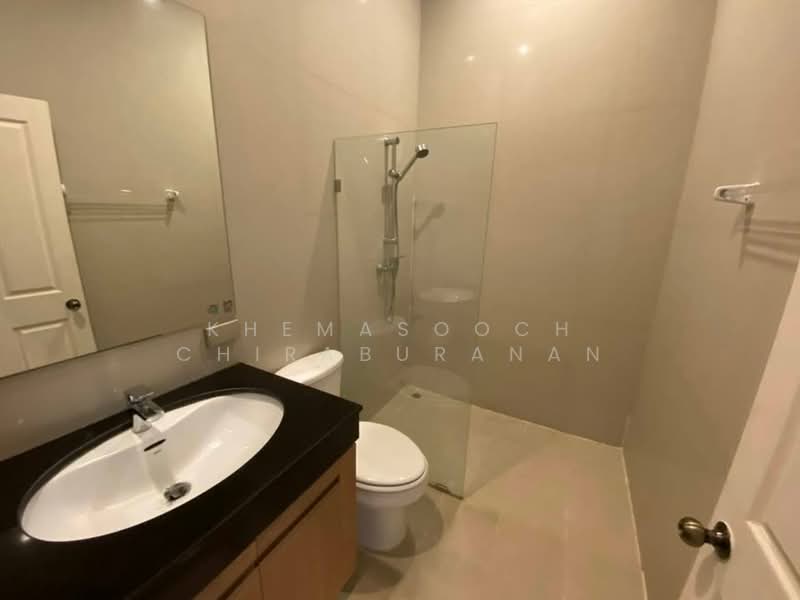4-BR Townhouse, Bangkok, Phra Kanong, Khlong Toei, Bangkok, 4 Bedrooms, 350 sqm, Townhouse For Rent, by Khemasooch Chiraburanan, 500307386 - DDproperty.com